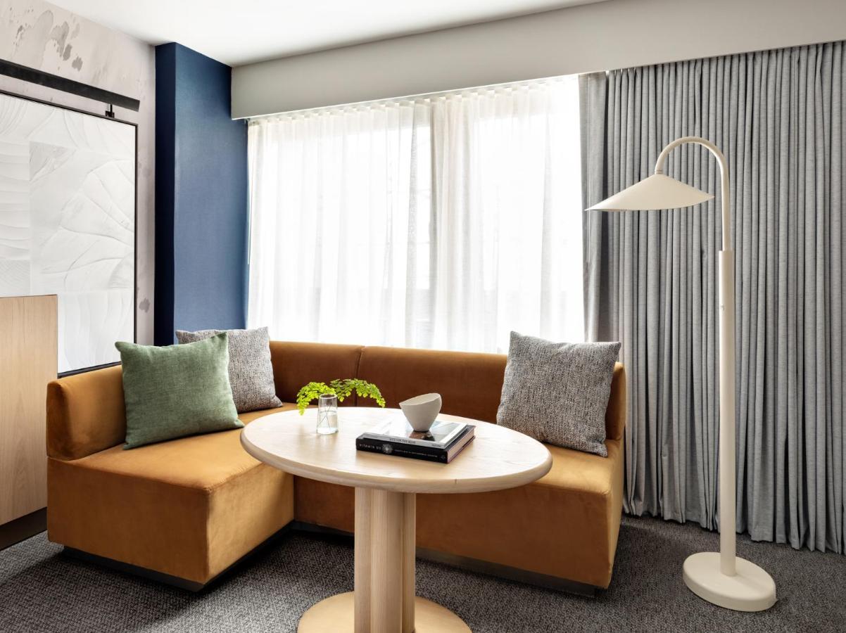 Kimpton Theta New York - Times Square By Ihg Hotel Екстериор снимка A living room at the Hotel Zags