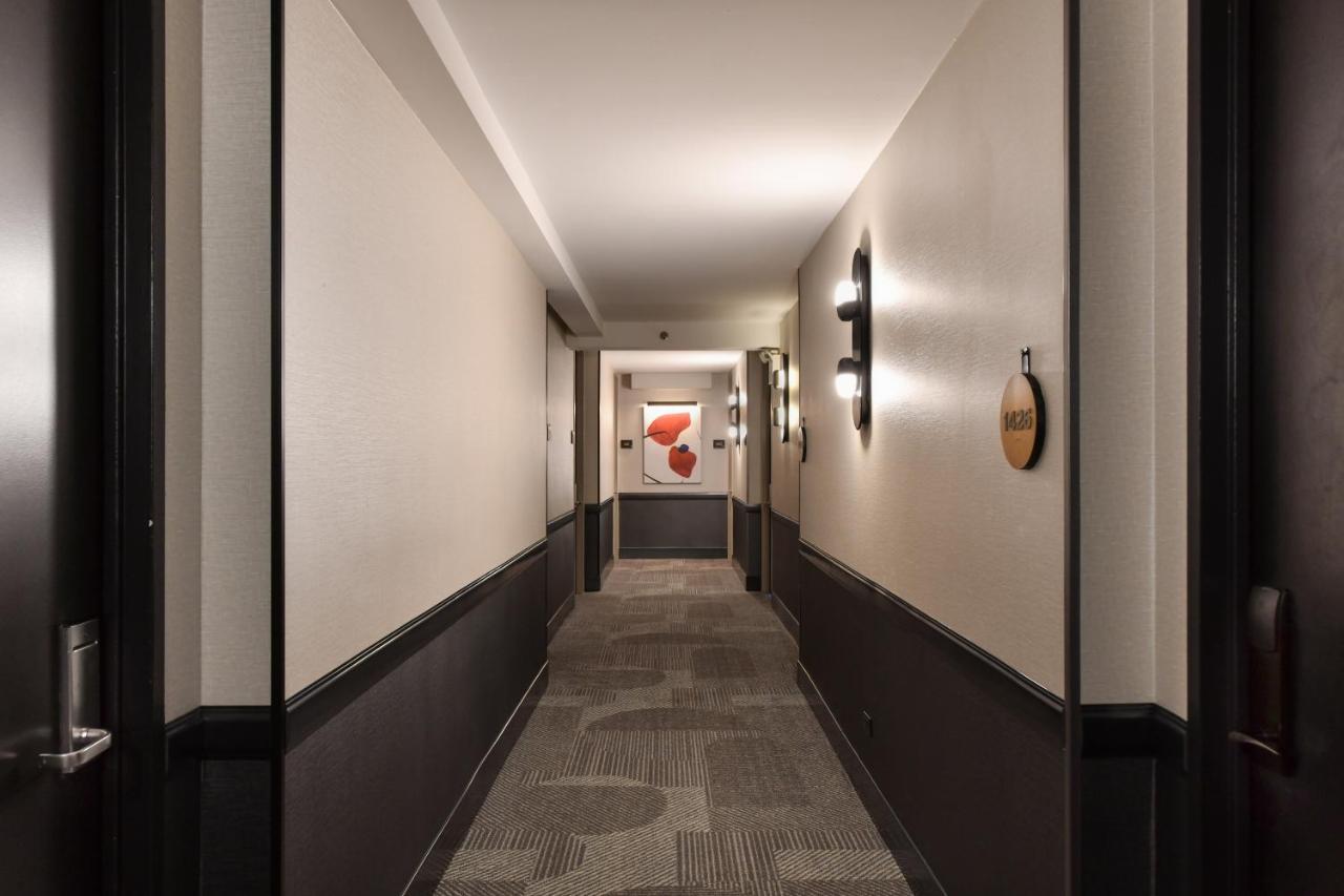 Kimpton Theta New York - Times Square By Ihg Hotel Екстериор снимка A typical corridor