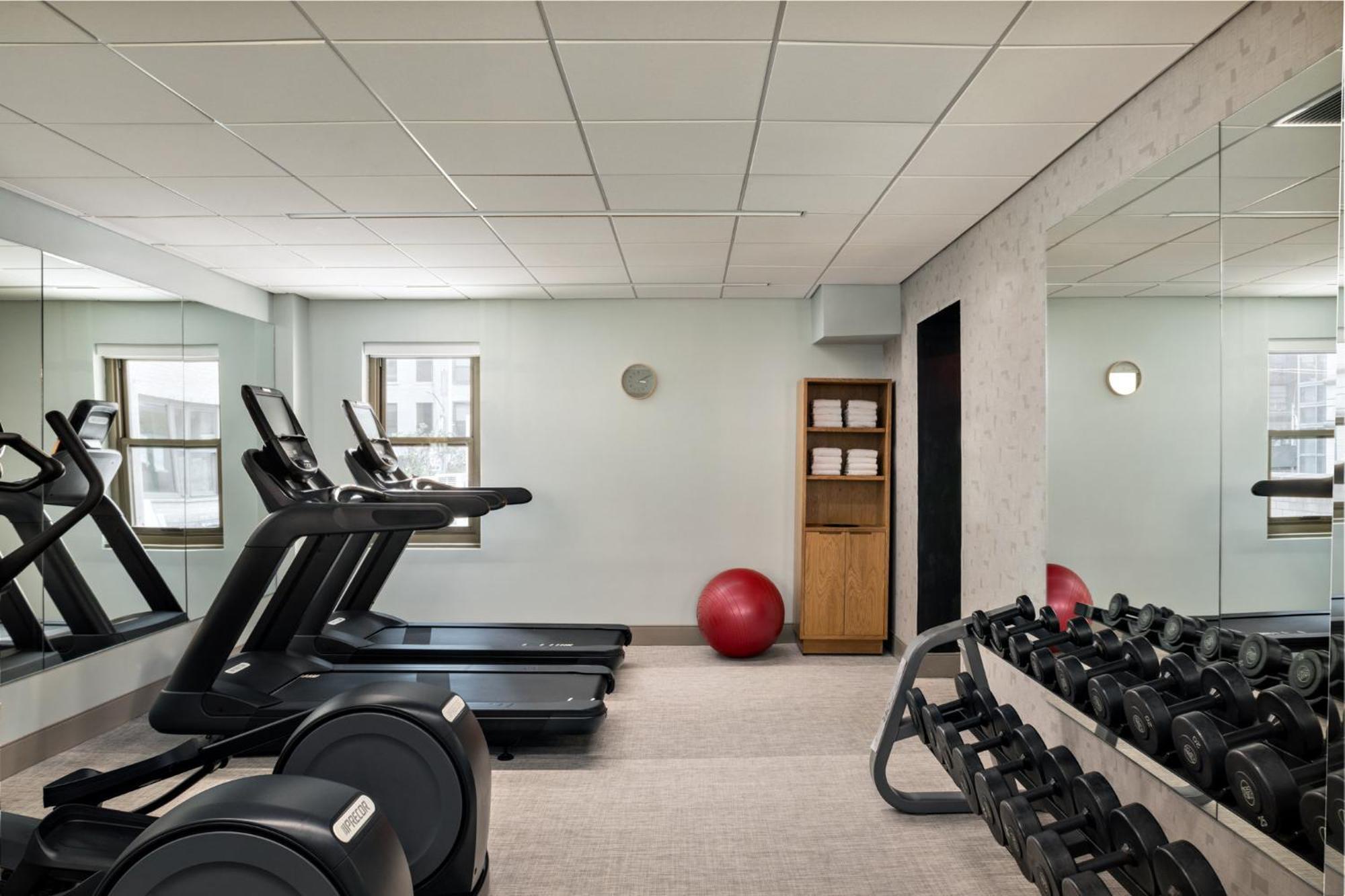 Kimpton Theta New York - Times Square By Ihg Hotel Екстериор снимка The gym at The Standard East Village