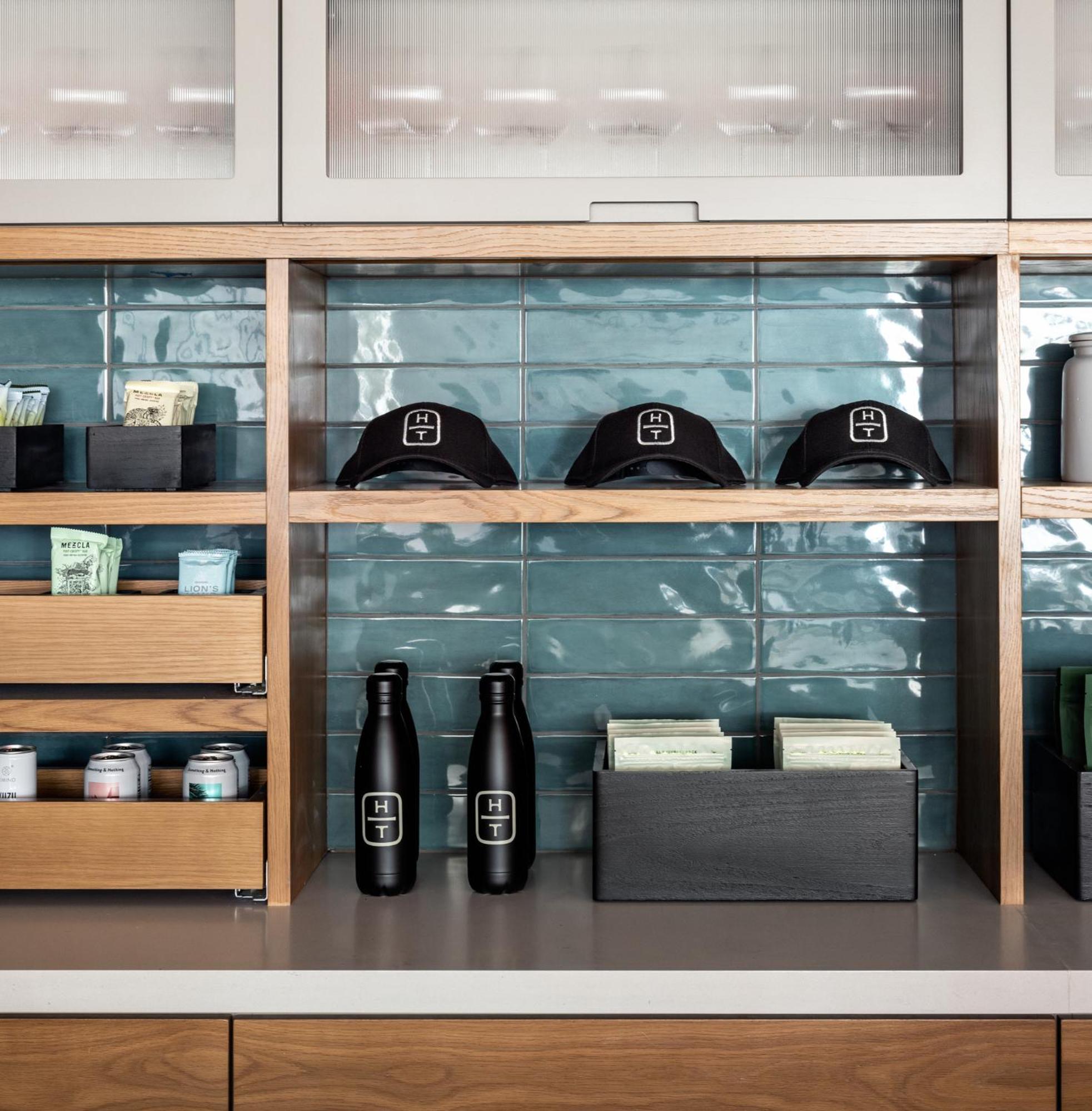Kimpton Theta New York - Times Square By Ihg Hotel Екстериор снимка A selection of the products offered by the hotel