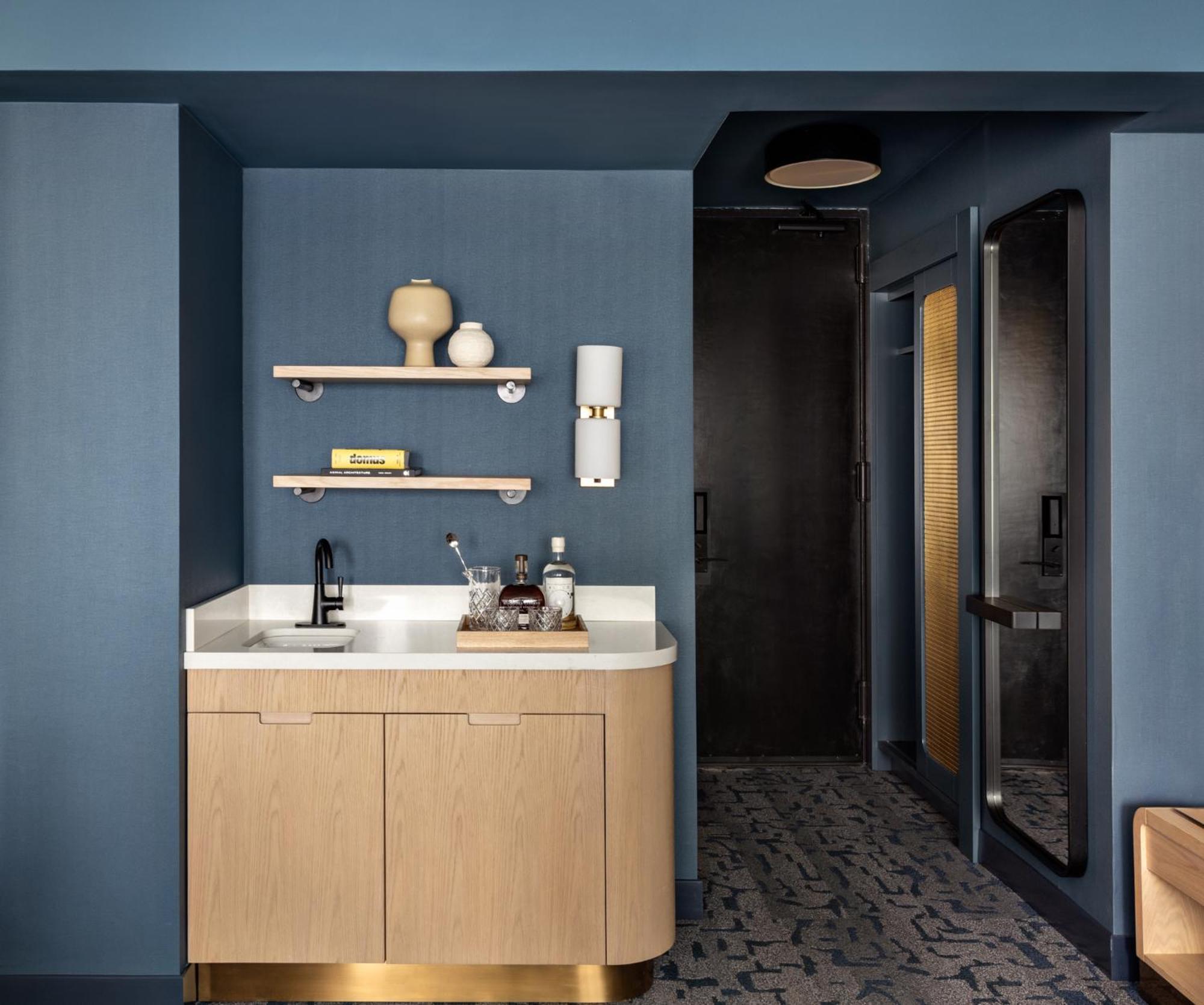 Kimpton Theta New York - Times Square By Ihg Hotel Екстериор снимка A bathroom at the Standard East Village