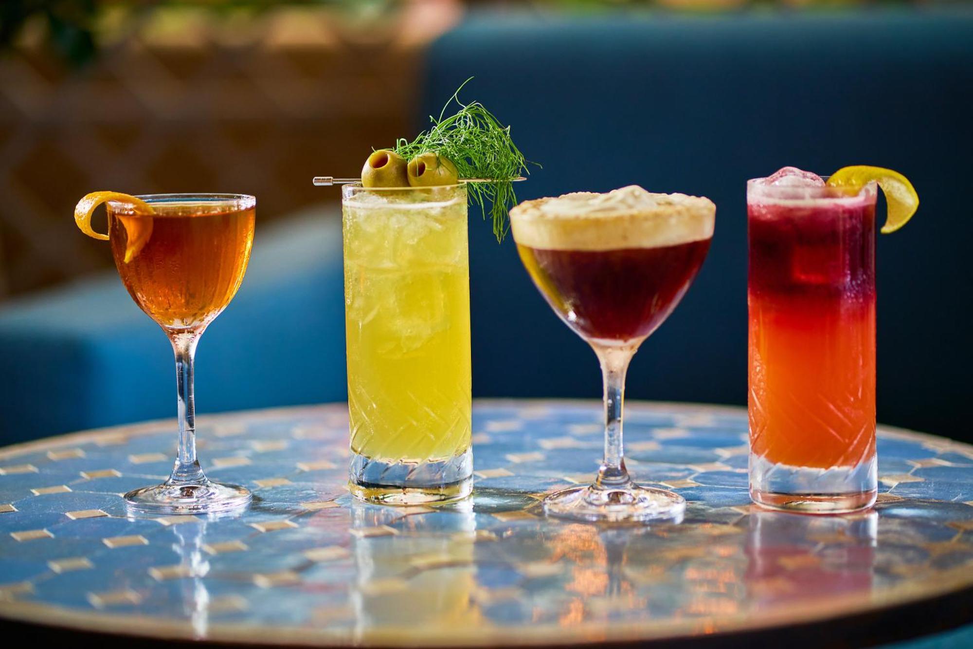 Kimpton Theta New York - Times Square By Ihg Hotel Екстериор снимка Cocktails at the bar