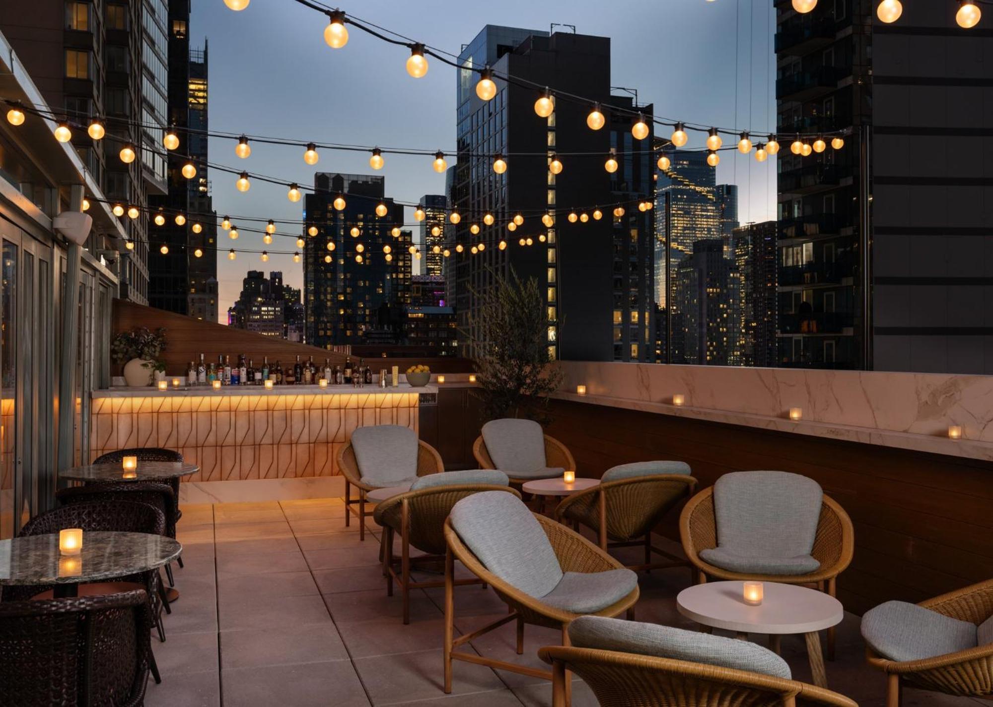 Kimpton Theta New York - Times Square By Ihg Hotel Екстериор снимка The rooftop bar at the Standard East Village